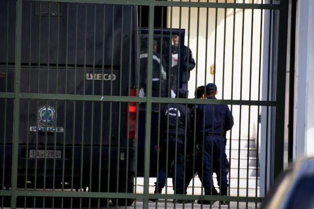 Η μεταφορά του Βασιλιά του χρυσού στις φυλακές Ναυπλίου (Εικόνες)